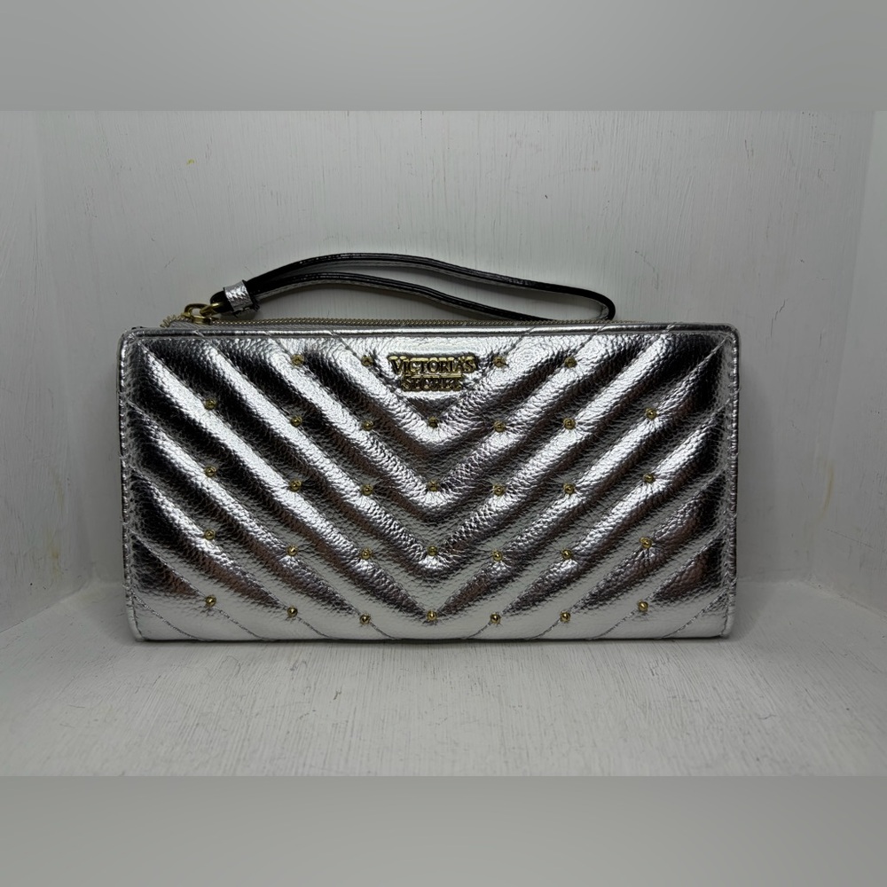 New 2019 Victoria’s Secret Metallic Silver/Gold Zip Snap Large Wallet